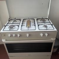 Cucina  con forno a metano