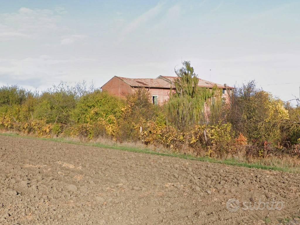 Rustico / Casale di 1000 m² con più di 5 locali a - Vista 4