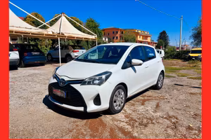 Toyota Yaris 1.D-4D 5 porte Cool 90CV - 2015