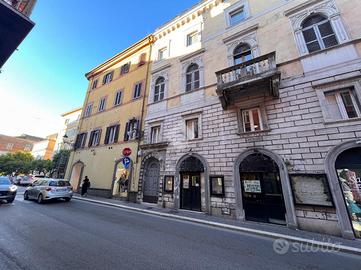 NEGOZIO A ALBANO LAZIALE