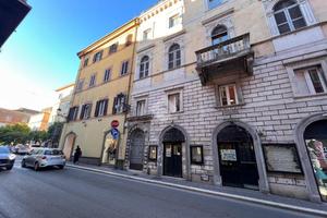 NEGOZIO A ALBANO LAZIALE