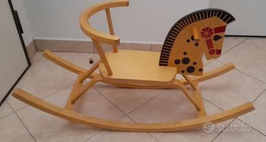 Cavalluccio a dondolo
