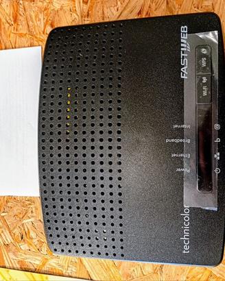 📡 Modem Technicolor TG582n V2 – Perfettamente Fun
