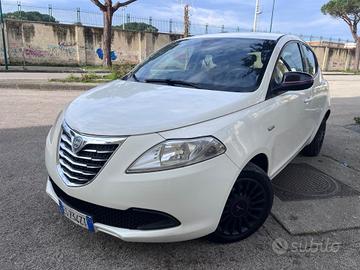 Lancia Ypsilon 1.2 B/GPL ELEFANTINO ROSA 2013