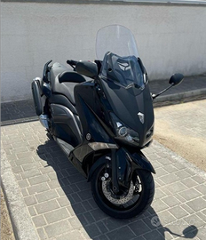 Moto Tmax 530