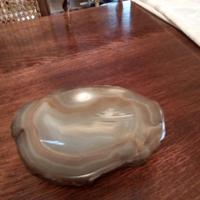 Portacenere o portasapone in agata naturale.