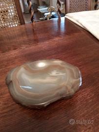 Portacenere o portasapone in agata naturale.