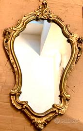 Specchio con cornice in legno verniciato oro