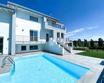 VILLA SINGOLA A PESCHIERA DEL GARDA