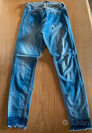 Jeans skinny senza orli