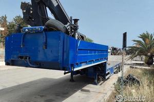 Semirimorchio Fliegl SDS 360 a pianale con gru