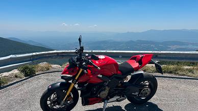 Splendida Ducati Streetfighter  V4S 10/2024.