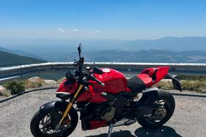 Splendida Ducati Streetfighter  V4S 10/2024.