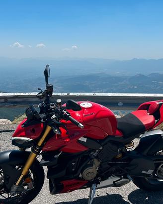 Splendida Ducati Streetfighter  V4S 10/2024.