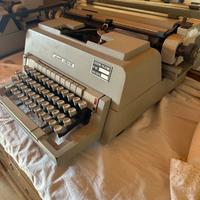 2 Macchine da scrivere Olivetti linea 98 anni 80
