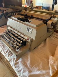 2 Macchine da scrivere Olivetti linea 98 anni 80