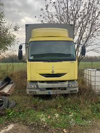 Camion Renault anno 2001