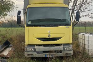 Camion Renault anno 2001