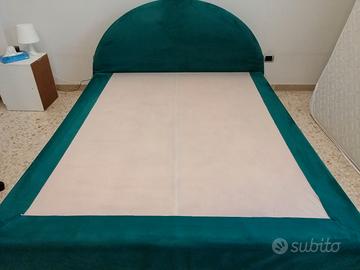 Letto matrimoniale imbottito verde petrolio