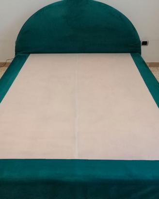 Letto matrimoniale imbottito verde petrolio