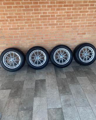 pneumati con 4 cerchi in lega originali BMW