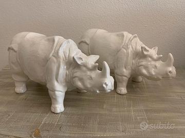 Coppia di Statue di rinoceronte in ceramica.