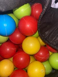 Palline colorate in plastica