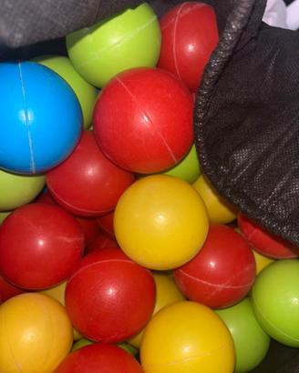 Palline colorate in plastica