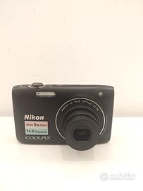 Nikon Coolpix S3100 con caricabatterie