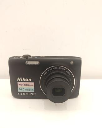 Nikon Coolpix S3100 con caricabatterie