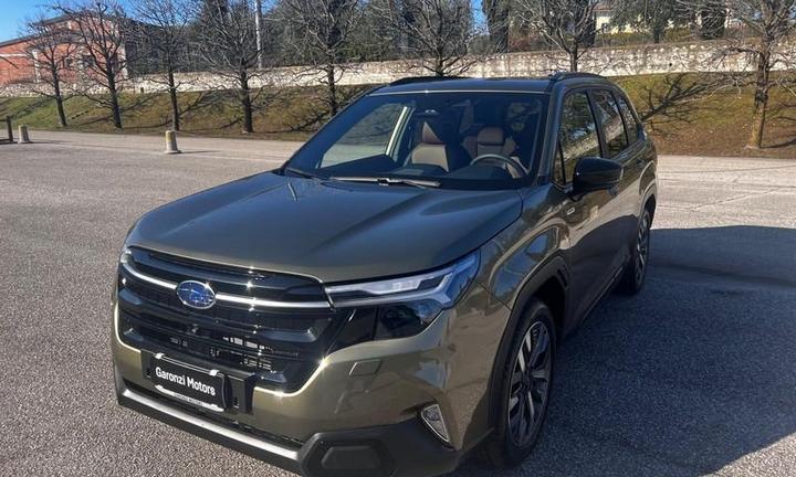 Subaru Forester 2.0i e-Boxer MHEV CVT Lineart...