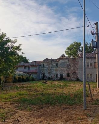 Rustico più terreno
