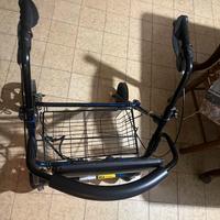Rolletor deambulatore per anziani