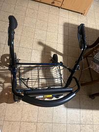 Rolletor deambulatore per anziani