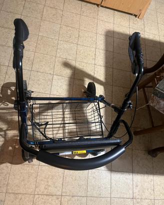 Rolletor deambulatore per anziani