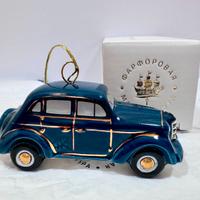 Auto d’Epoca in Porcellana: Decorazione Natalizia