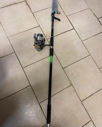 Canne da pesca con accessori