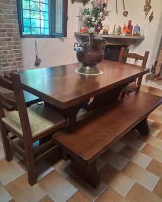 tavolo, panche e sedie di legno massello