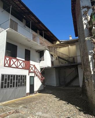 CASA SEMINDIPENDENTE A LESSOLO
