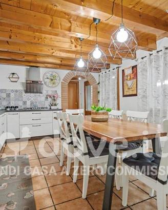 Villa di 230 m² con più di 5 locali a Romano d'Ezz