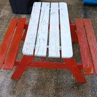 piccolo tavolo con panche in legno 