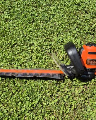 Tagliasiepi Black&Decker corrente 500W con lama 55