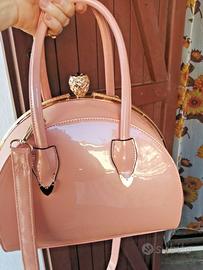 Borsa bauletto rosa con chiusura gioiello