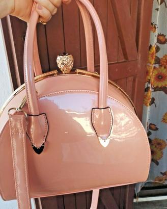 Borsa bauletto rosa con chiusura gioiello