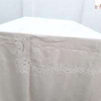 Tovaglia in lino ricamata copritutto con intarsi