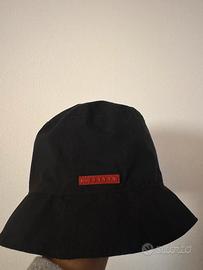 Cappello prada pescatore
