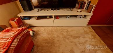 n 4 tappeti color crema.