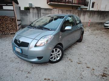 Toyota yaris 1.3 2007
