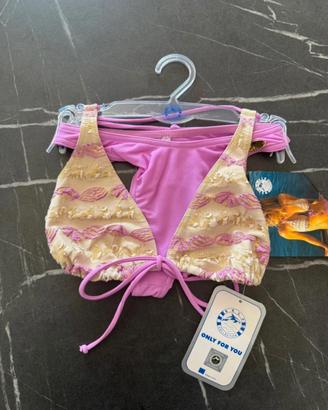 COSTUME