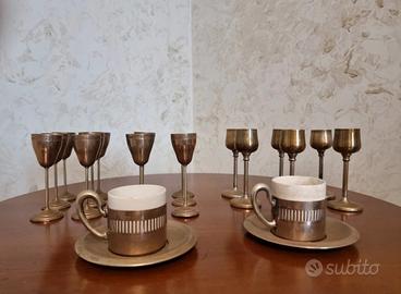 6 piccoli calici, 12 bicchierini e 2 tazzine caffè